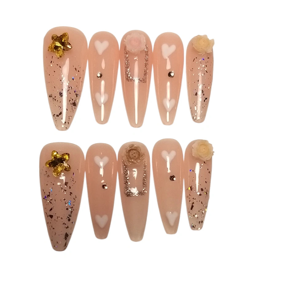 Press-on Nagels #009 – Nude Ballerina met Gouden Ster, Hartjes & Folie | Quida