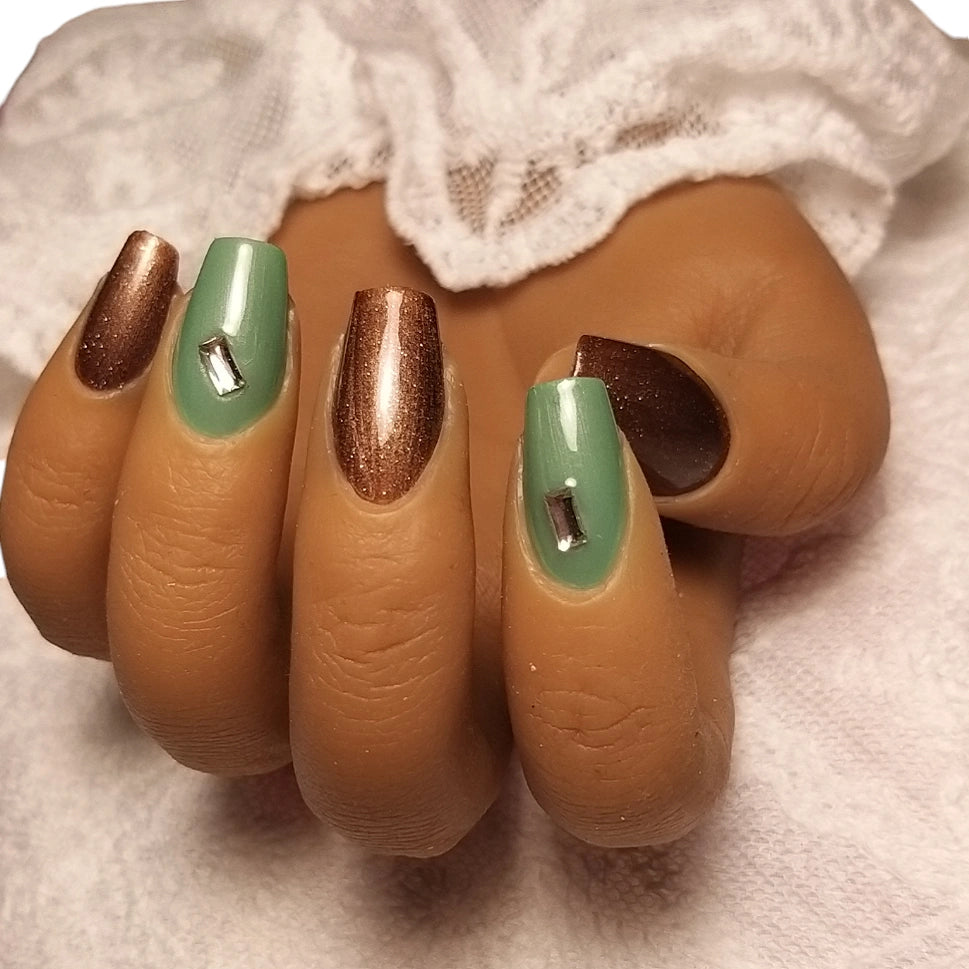 Press-on Nagels #011 – Koper Glitter & Olijfgroen Ballerina met Zilveren Baguette | Quida