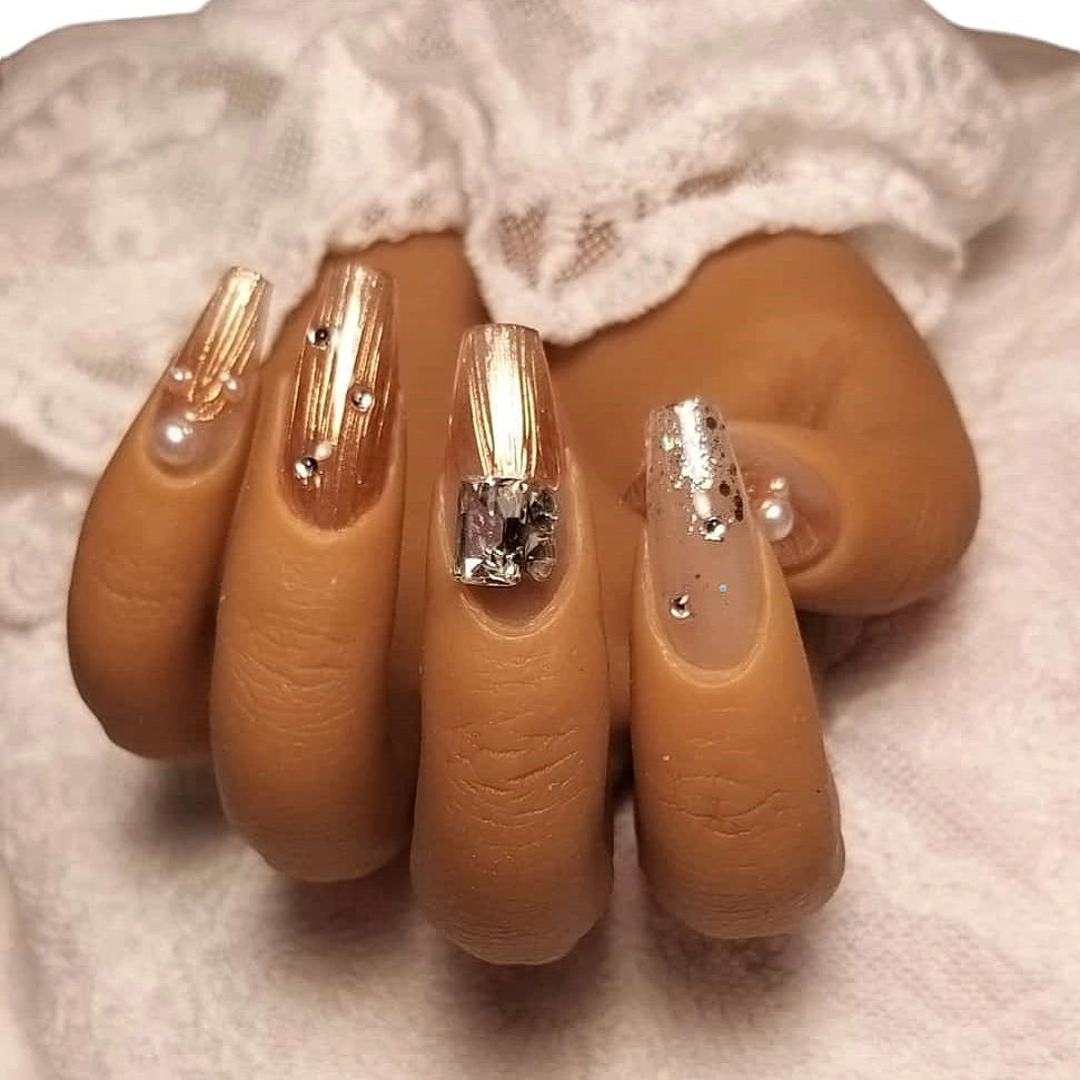 Press-on Nagels #020 – Rose Gold Metallic Ballerina met Diamant, Glitter & Parels | Quida