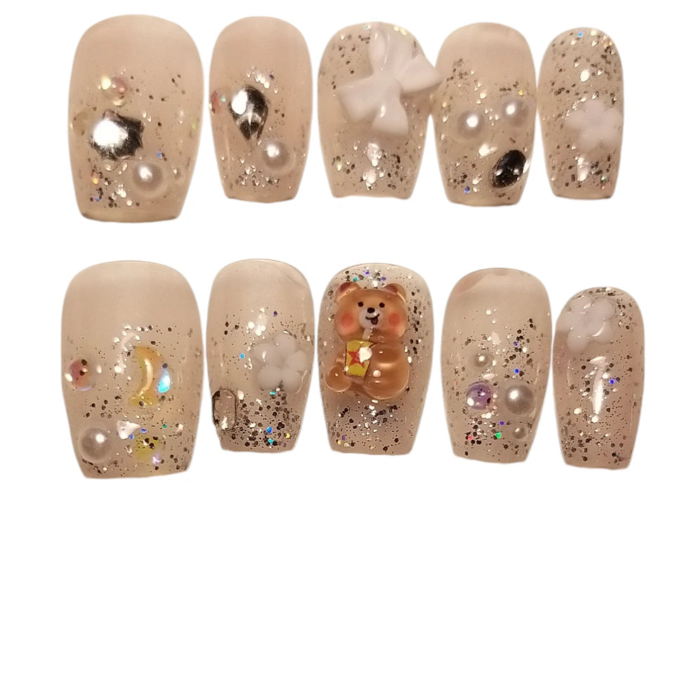 Press-on Nagels #023 – Nude Vierkant met 3D Teddybeer, Maan, Sterren & Gouden Glitter | Quida