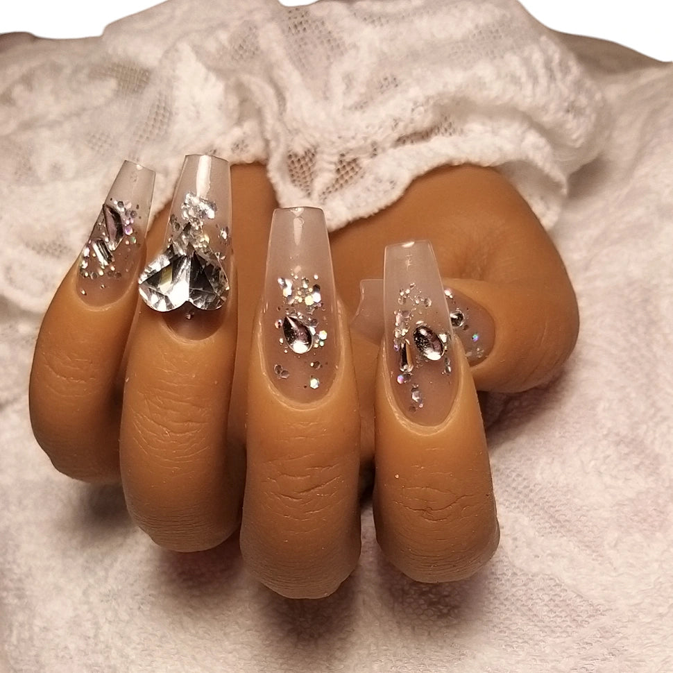 Press-on Nagels #024 – Nude Ballerina met Grote Hartvormige Diamant & Zilveren Rhinestones | Quida