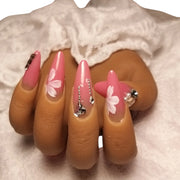 Press-on Nagels #025 – Roze Ombré Amandel met 3D Camelia, Parels & Zilveren Ketting | Quida