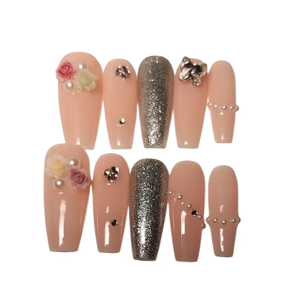 Press-on Nagels #026 – Nude Ballerina met Zilveren Glitter Accent, 3D Roosjes & Parel Ketting | Quida
