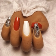 Press-on Nagels #027 – Rood & Crème Ballerina met Zilveren Chrome Lava & Hart Rhinestone | Quida