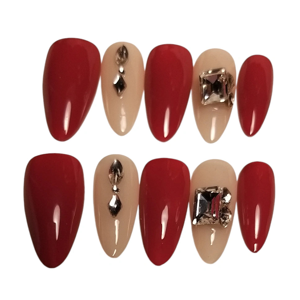 Press-on Nagels #028 – Rood & Nude Amandel met Grote Kristal & Gouden Druppel Rhinestone | Quida