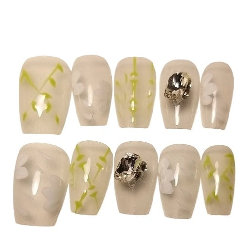 Press-on Nagels #031 – Wit Mat Vierkant met Groene Blad Airbrush & Zilveren Diamant Cluster | Quida