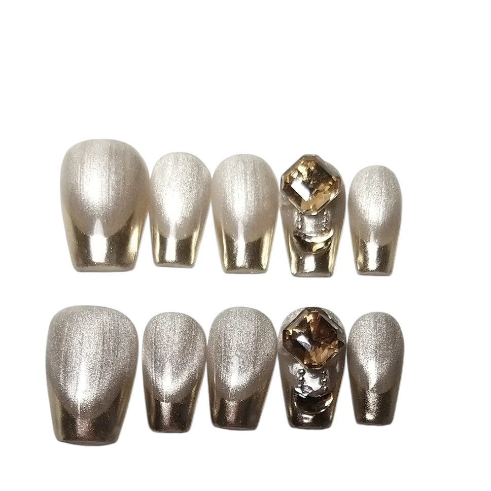 Press-on Nagels #032 – Champagne Goud Chrome Ballerina met Cat Eye & Cognac Kristal Rhinestone | Quida