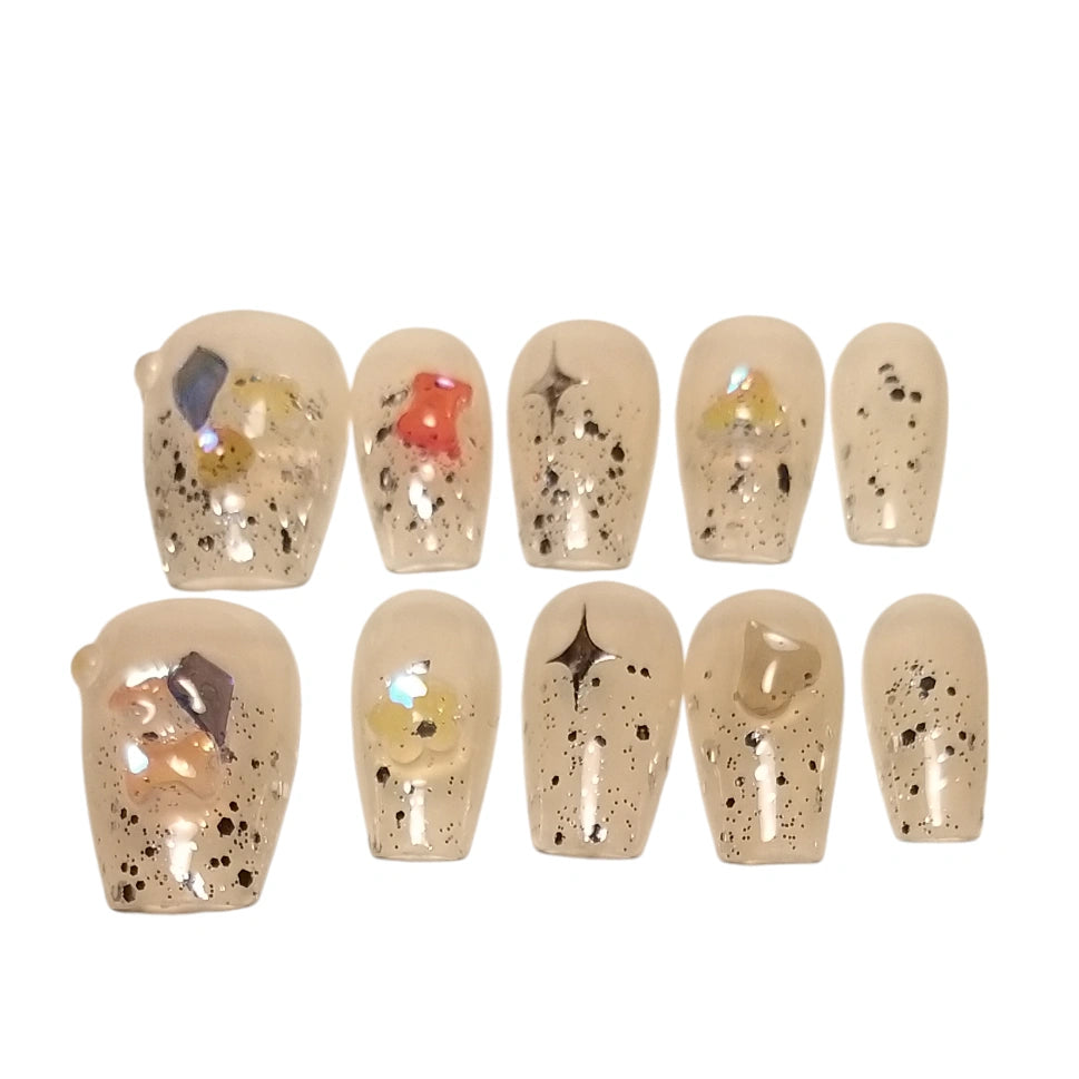 Press-on Nagels #036 – Champagne Vierkant met 3D Gummy Beer, Holografische Bloem & Gouden Glitter | Quida