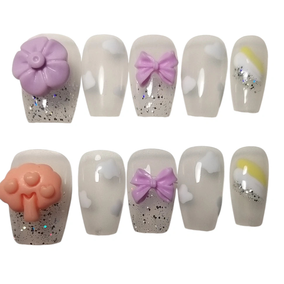 Press-on Nagels #037 – Wit Vierkant met 3D Lila Strikje, Bloem, Roze Lolly & Zilveren Glitter | Quida