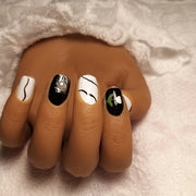 Press-on Nagels #041 – Zwart & Crème Vierkant met Witte Tulp, Marble Crack & Parel Rhinestone | Quida