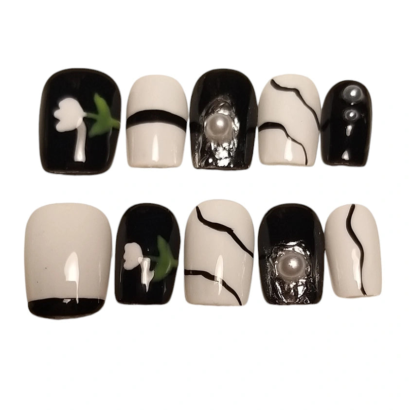 Press-on Nagels #041 – Zwart & Crème Vierkant met Witte Tulp, Marble Crack & Parel Rhinestone | Quida