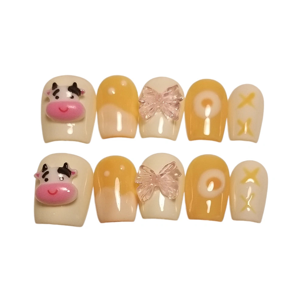 Press-on Nagels #047 – Crème & Geel Vierkant met 3D Koe, Transparant Strikje & Donut Motief | Quida