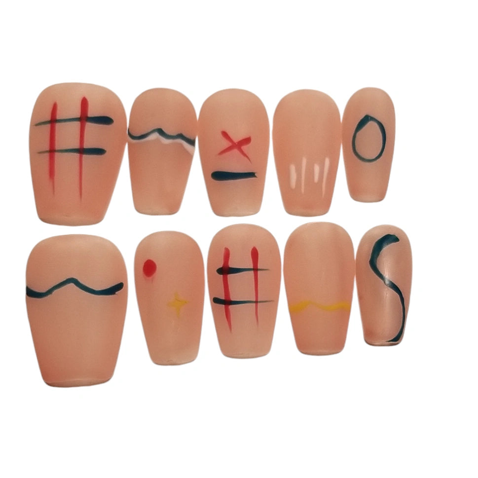 Press-on Nagels #048 – Nude Rond met Abstracte Handgeschilderde Symbolen in Rood, Blauw & Geel | Quida