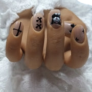 Press-on Nagels #059 – Nude Vierkant met 3D Zwart Strikje, Kuromi Charm, Kruis & Crossbones | Quida