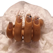 Press-on Nagels #071 – Nude Goud Glitter Vierkant met Zilveren Mineraal Stukken & Bol Rhinestone Mix | Quida