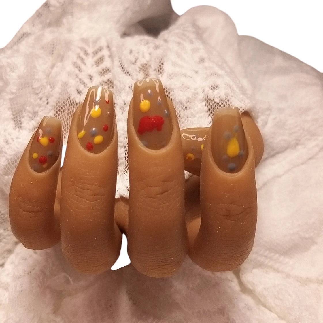 Press-on Nagels #079 – Caramel Bruin Vierkant met Rode 3D Bloemetjes, Kleurrijke Dots & Witte Folie | Quida