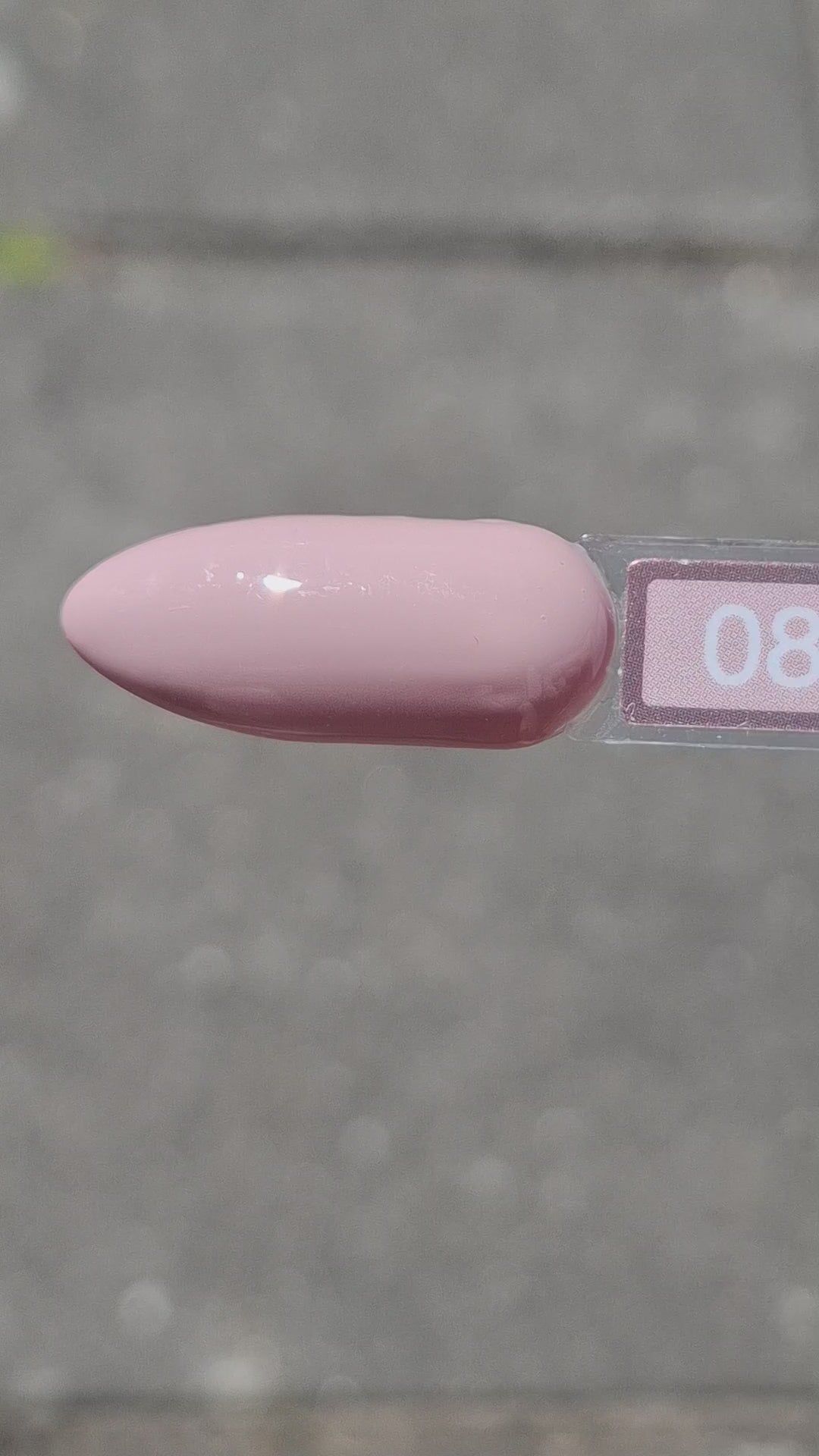 Video laden: Rubber Base Silk Kiss #8 – Poederig Zijdezacht Blush-Roze met Warme Beige Ondertoon