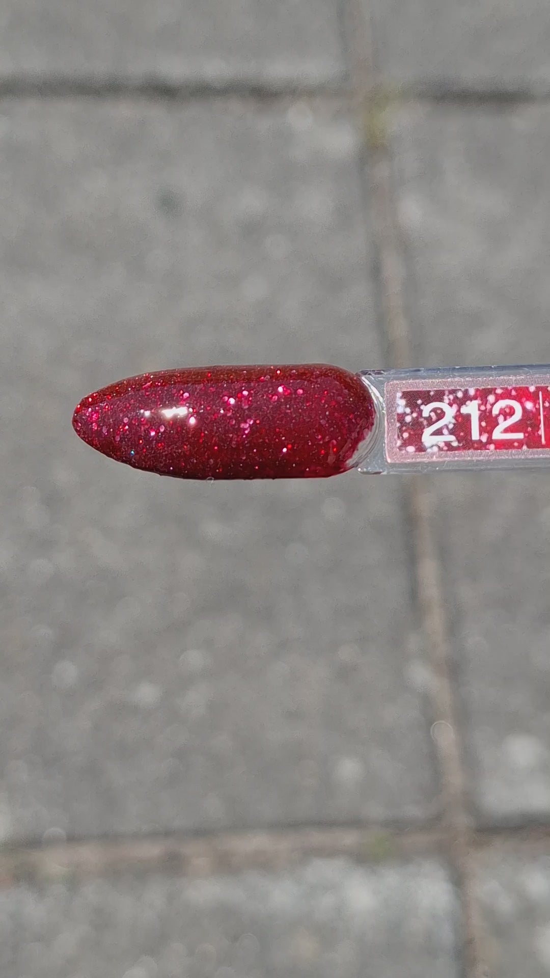 Video laden: Glitter Gel Polish Moonlit Crush #212 – Diepe Wijnrode Glitter met Mysterieuze Elegante Sparkle