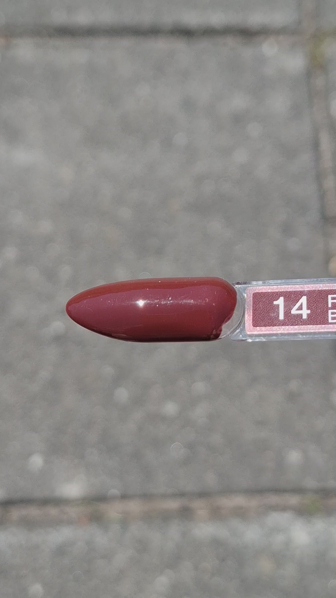 Video laden: Rubber Base Amour Noir #14 – Diep Donker Roodbruin met Rijke Chocolade-Bordeaux Gloed