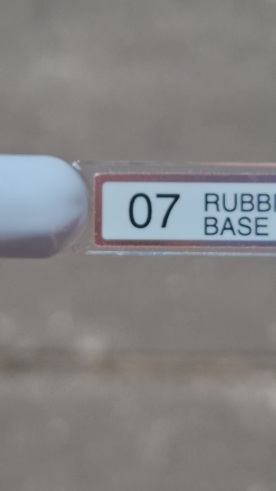 Video laden: Rubber Base Cloud Nine #7 – Zacht Luchtig Pastelblauw met Koele Melkachtige Ondertoon