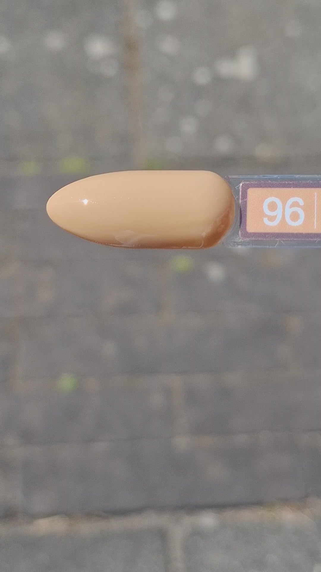 Video laden: Gel Polish Cashmere Clay #96 – Warme Taupe met Luxe Uitstraling