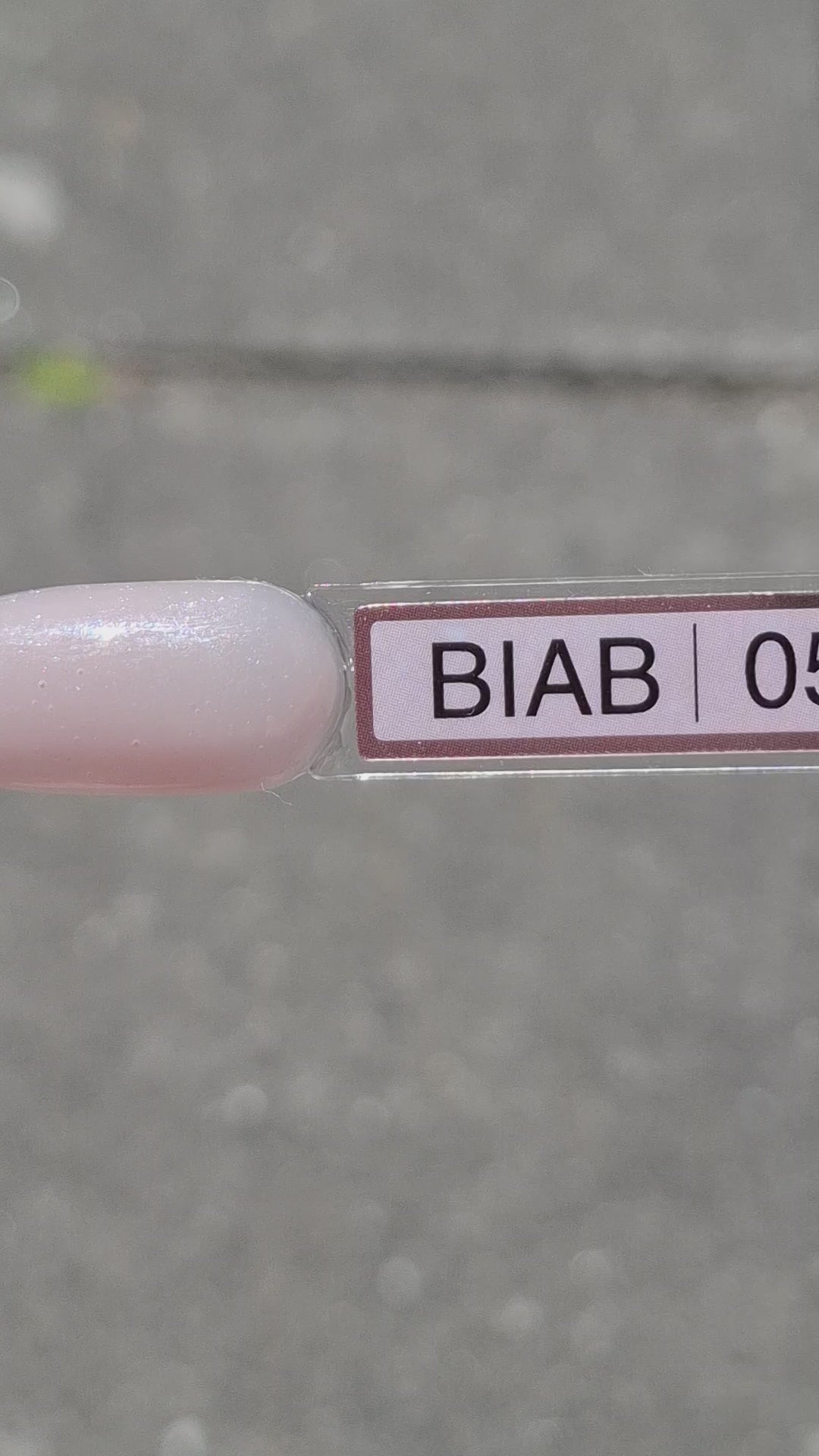 Video laden: Quida Brush On Builder Sparkled Nude #05 - Roze-Beige Nude met Zilveren Shimmer &amp; BIAB, 15 gr