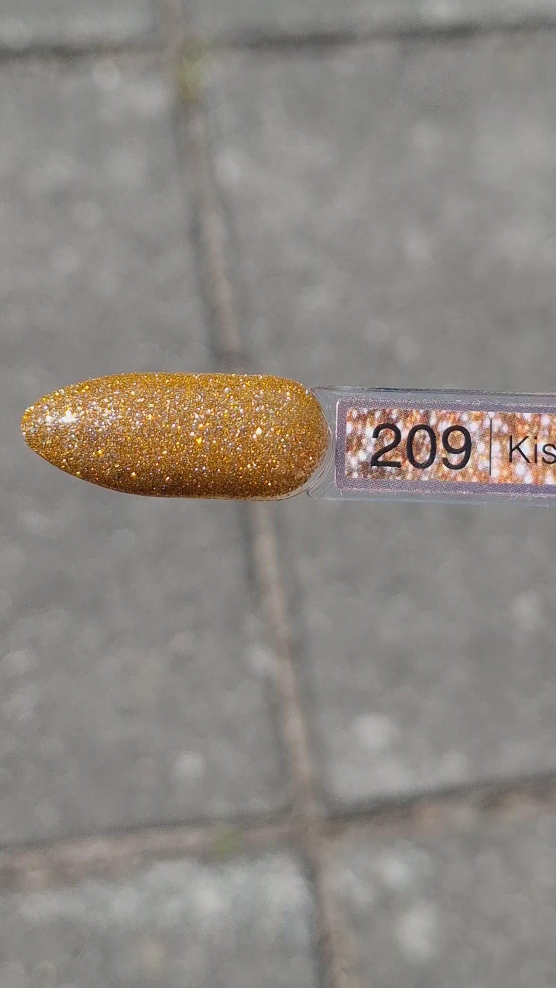 Video laden: Glitter Gel Polish Kiss Me In Orbit #209 – Rijke Gouden Glitter met Intense Metallic Sparkle