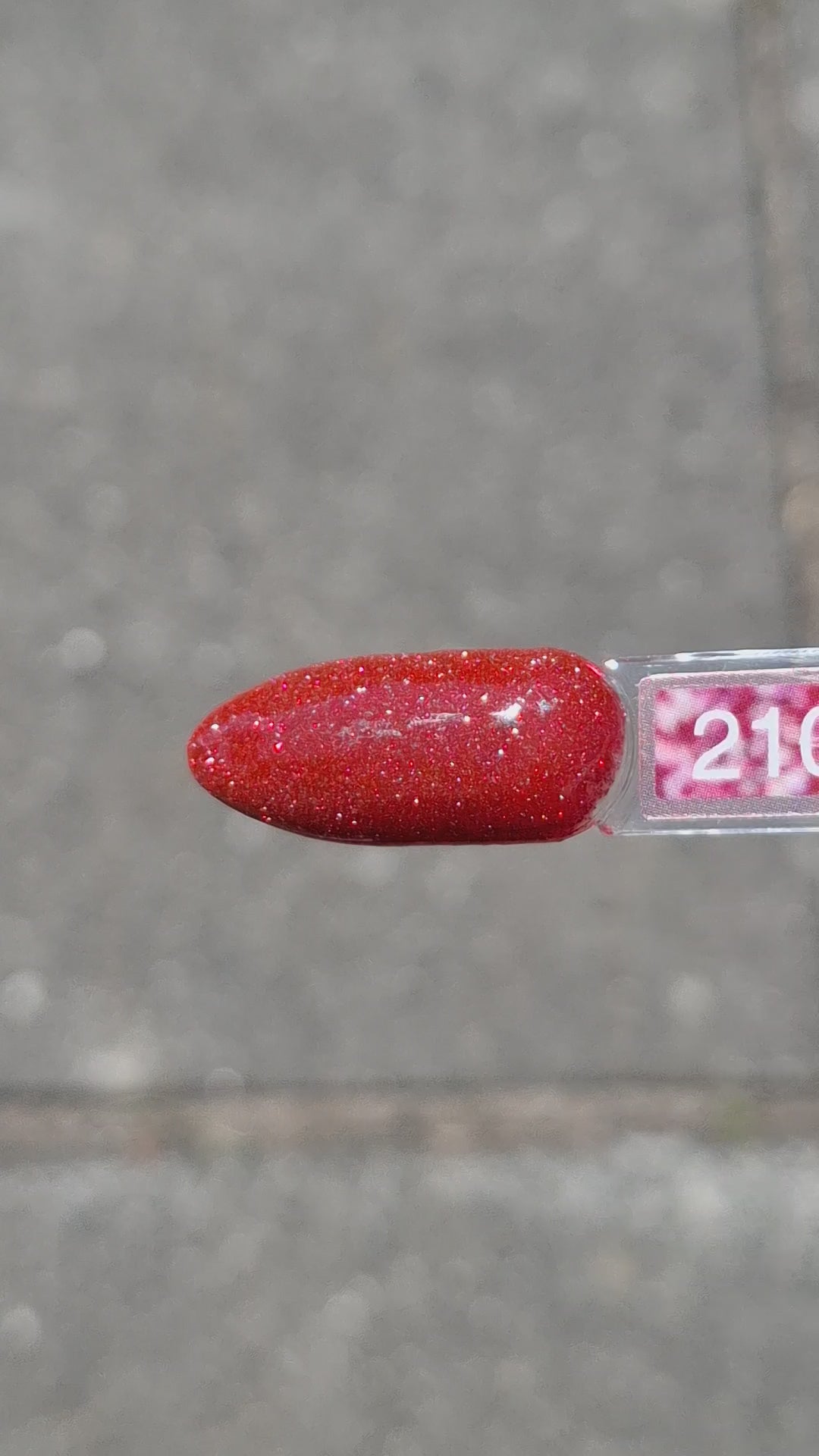 Video laden: Glitter Gel Polish Starlit Secrets #210 – Diepe Bordeauxrode Glitter met Mysterieuze Luxe Sparkle